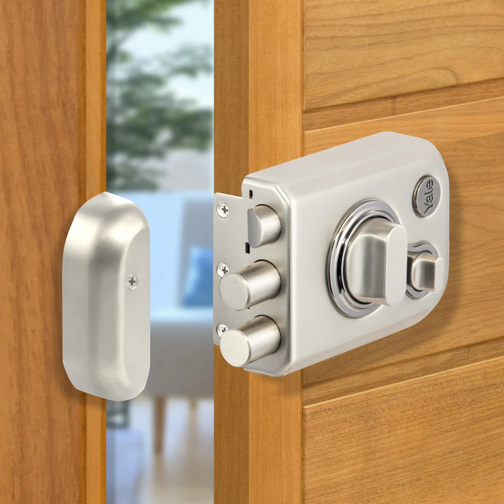 Yale Kratos™ 	KRT-LB-TT-SSM/BN Rim lock – Tribolt, 2 Deadbolts & 1 Latch Bolt, Thumbturn, 4 Dimple Keys (Satin Steel Matt and Black Nickel)
