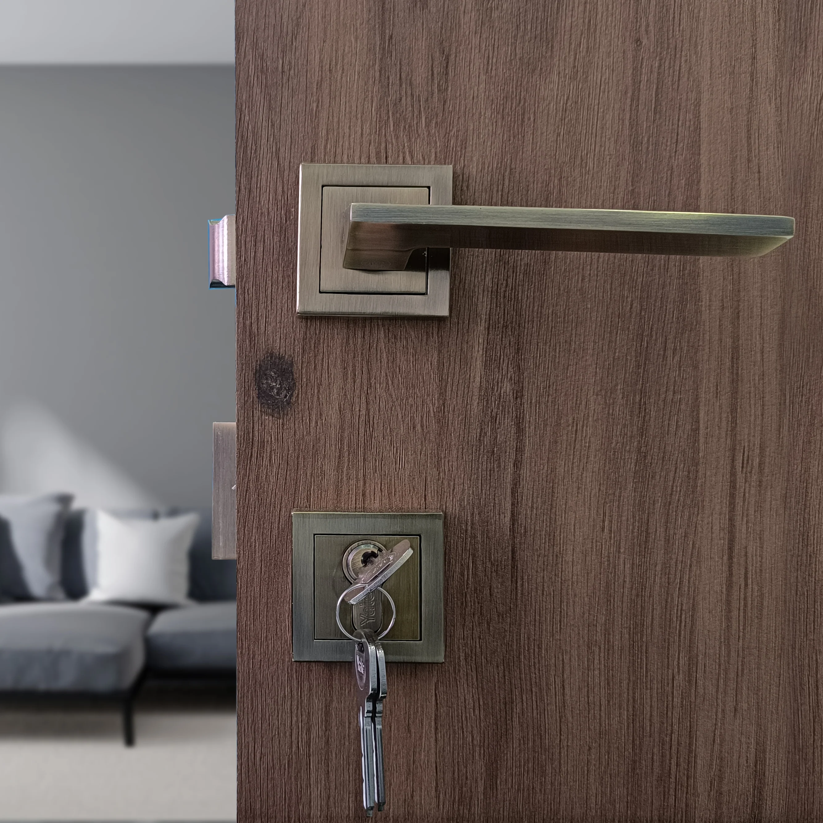 SM-03-01-02 Yale SM series Mortise Lock Comboset, Cylinder with Knob inside and keys Outside, Antique Brass Finish - Image 2