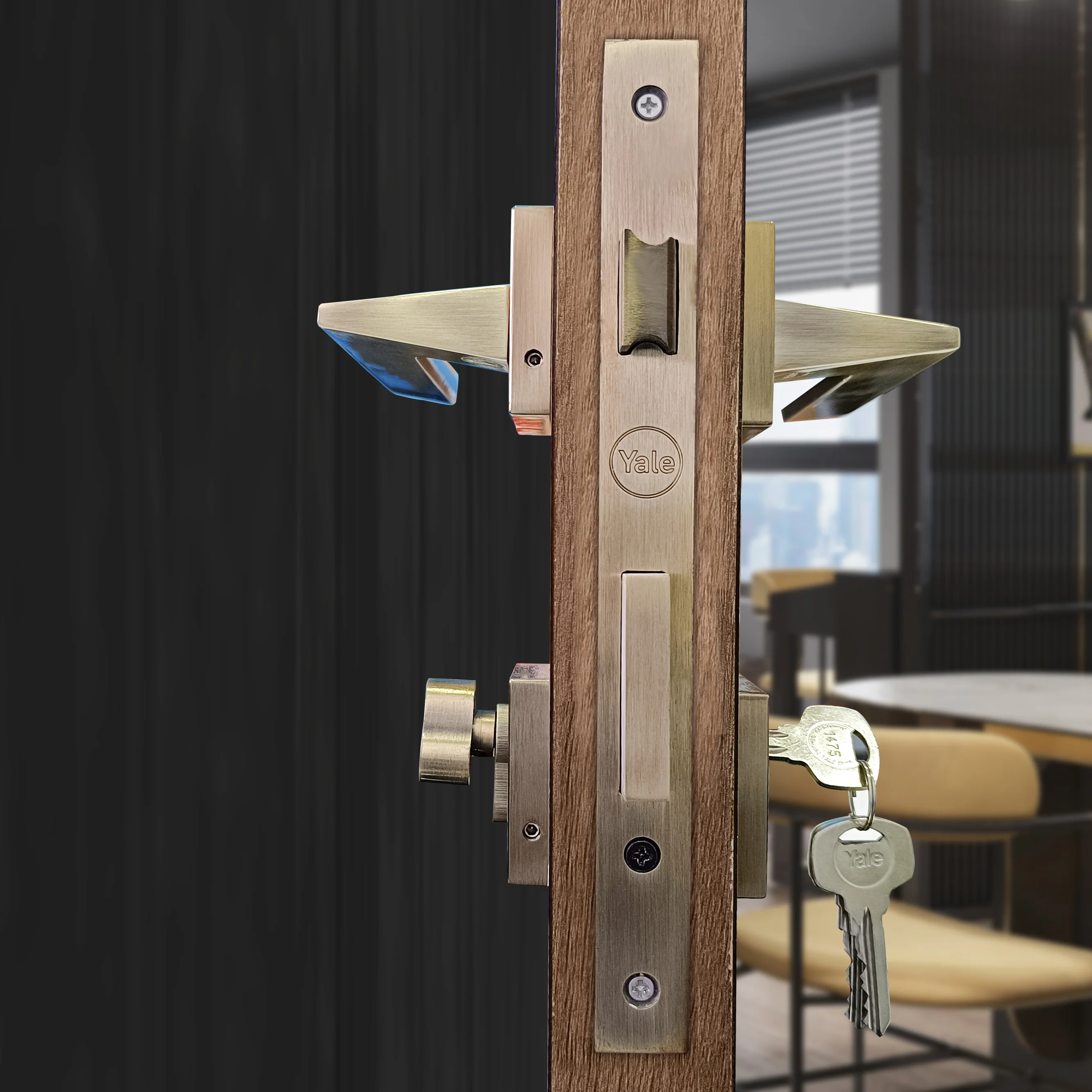 SM-03-01-02 Yale SM series Mortise Lock Comboset, Cylinder with Knob inside and keys Outside, Antique Brass Finish - Image 3