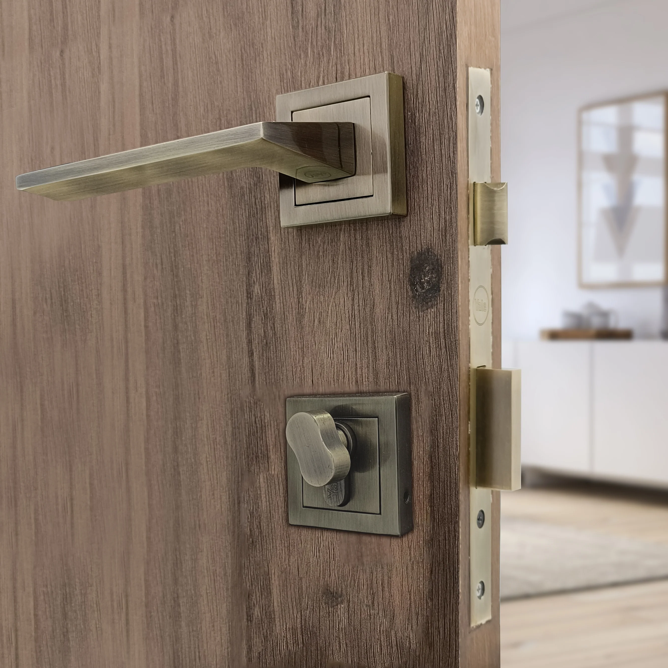SM-03-01-02 Yale SM series Mortise Lock Comboset, Cylinder with Knob inside and keys Outside, Antique Brass Finish - Image 4