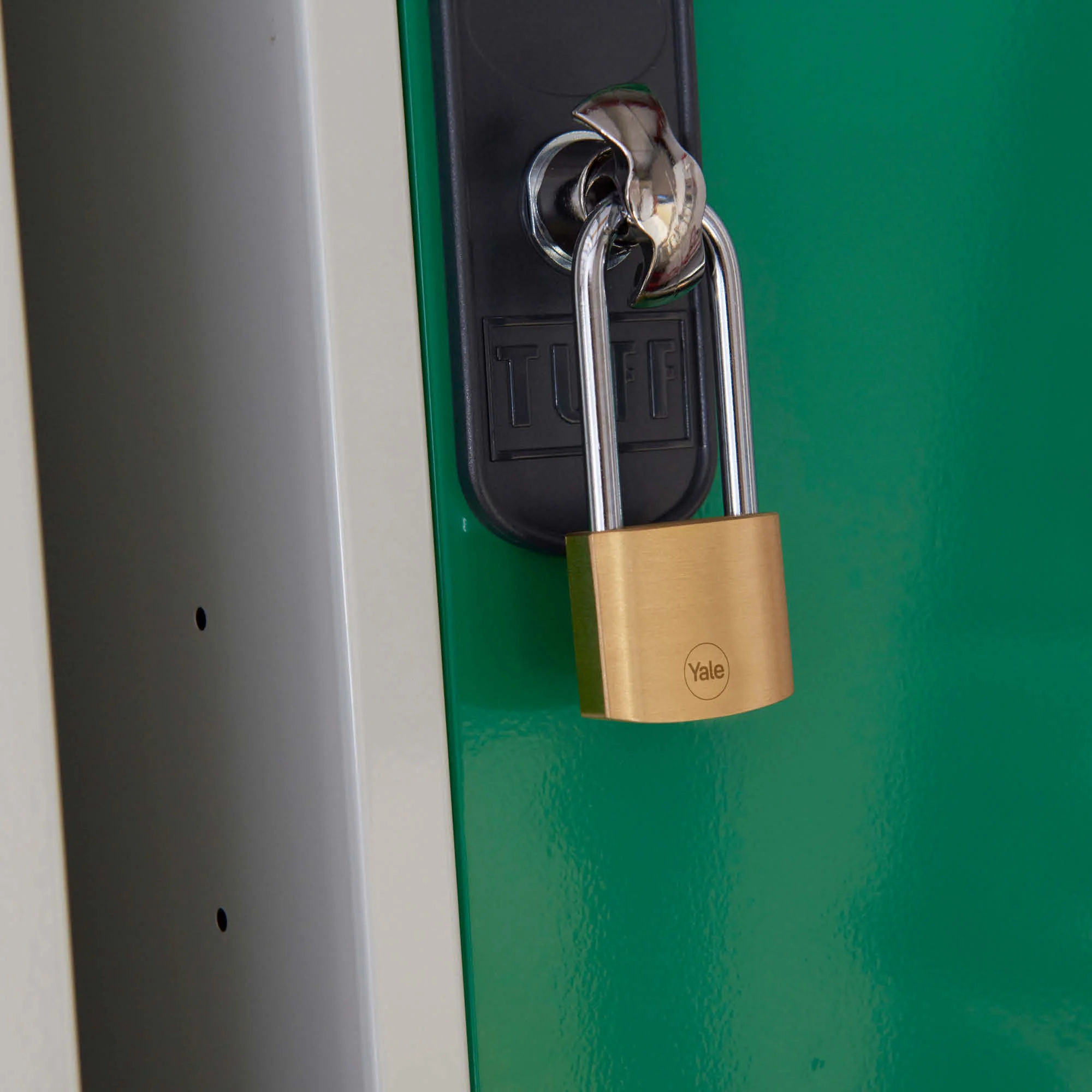 Y110B/30/147/1 Yale 30mm Brass Padlock with long shackle -3nos. regular keys (Brass Finish) - Image 5