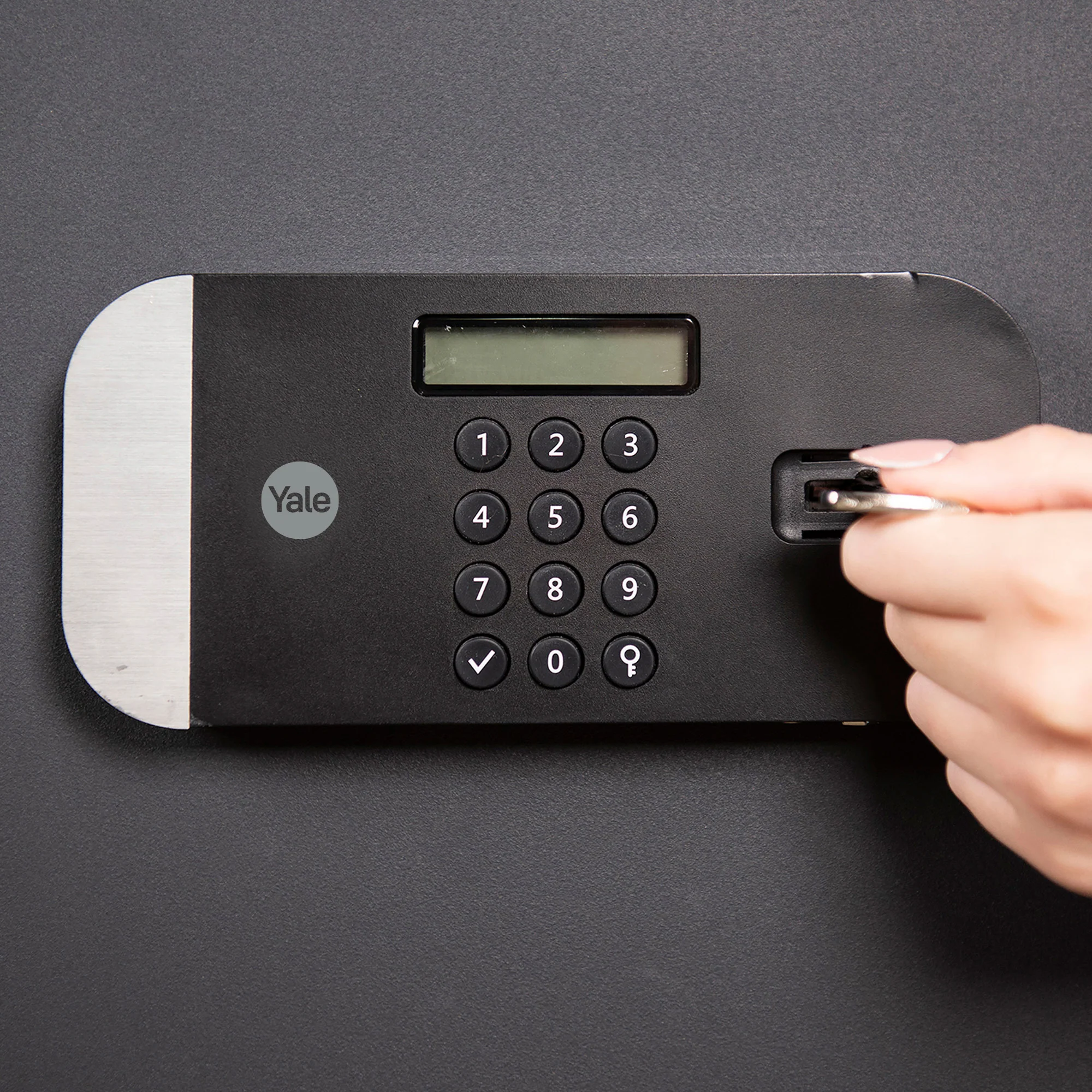 Yale YSFM/520/EG1 Maximum Security Large Digital Locker with Fingerprint and Pin Access - Grey - Image 7